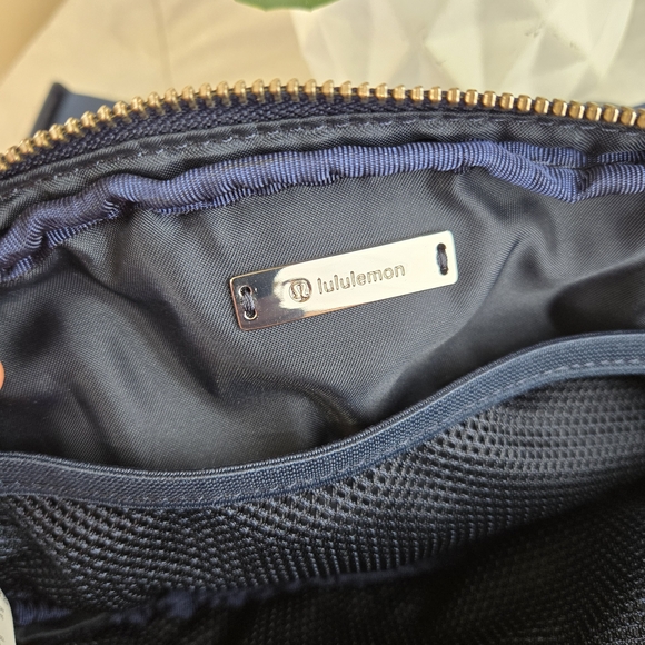 Lululemon athletica Everywhere Navy Belt Bag - Picture 2 of 7